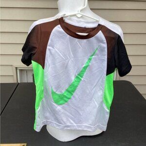 Country Club Chic Boys a Nike shirt, size small